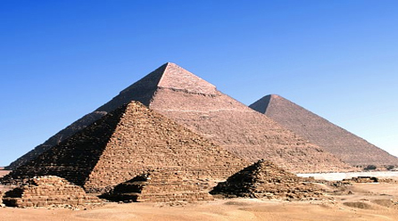 Pyramídy v Egypte patria medzi divy sveta